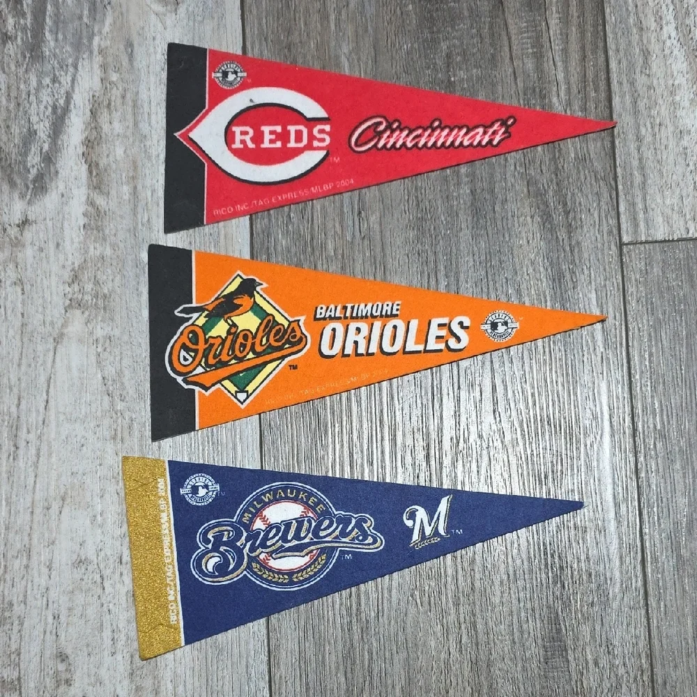 MLB | Vintage '04-'05 Felt Mini Team Pennants 4"x9" Set of 5 - Picture 5 of 5